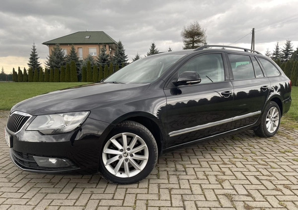 Skoda Superb cena 34900 przebieg: 260000, rok produkcji 2014 z Łobez małe 436